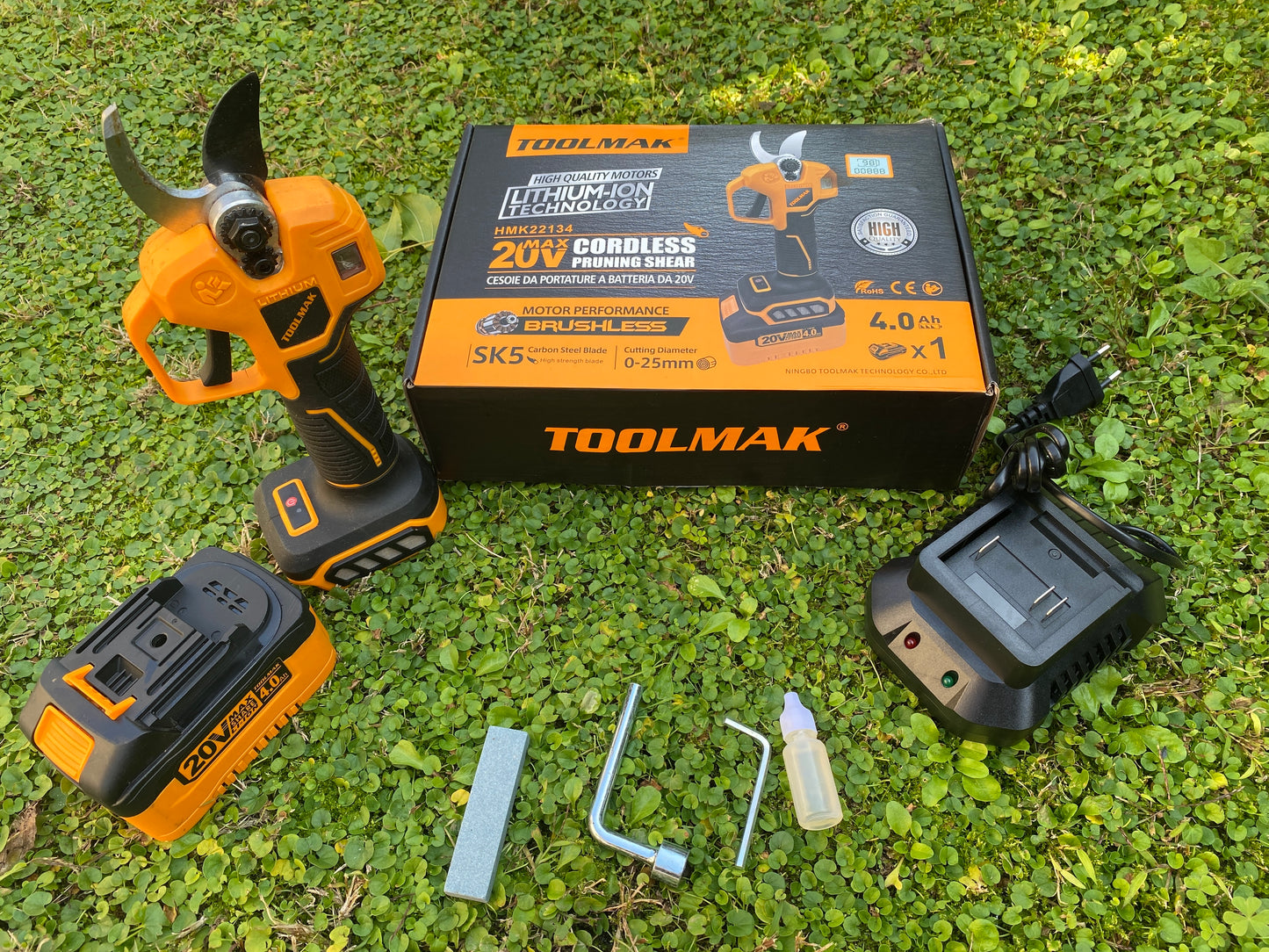 TOOLMAK -forbici da potatura Elettriche professionali a batteria al litio20V 4.0Ah - Motore brushless, Lama SK5affiliate，aperture 40 mm，taglio Max 25mm ,con caricabatteria-MK22134